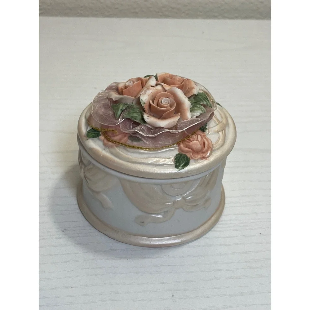 Vintage Ceramic Trinket Box Rose Floral Lace Cordey Jewelry‎ Keepsake Organizer